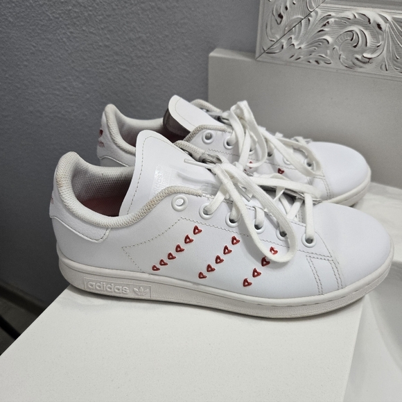 Adidas Stan Smith Valentines Day Sneakers - Picture 6 of 16